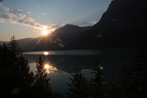 Sunrise at Berg Lake